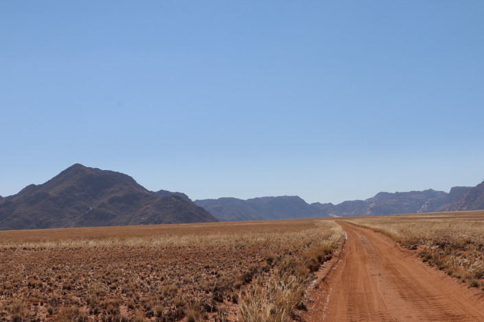 Farmweg zur Namtib Desert Lodge - Namibia