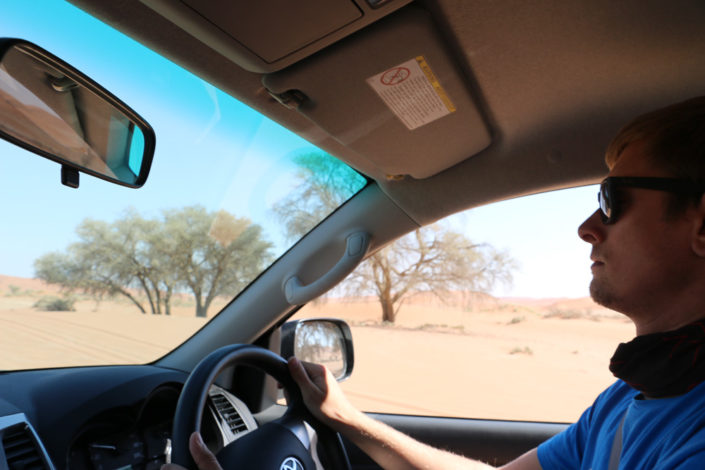 Dirk konzentriert sich auf das Offroad fahren im Sossusvlei