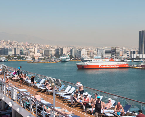 Mein Schiff im Hafen von Piräus