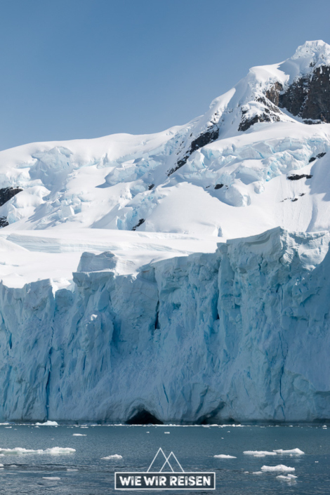 Abbruchkante eines Gletschers in der Antarktis